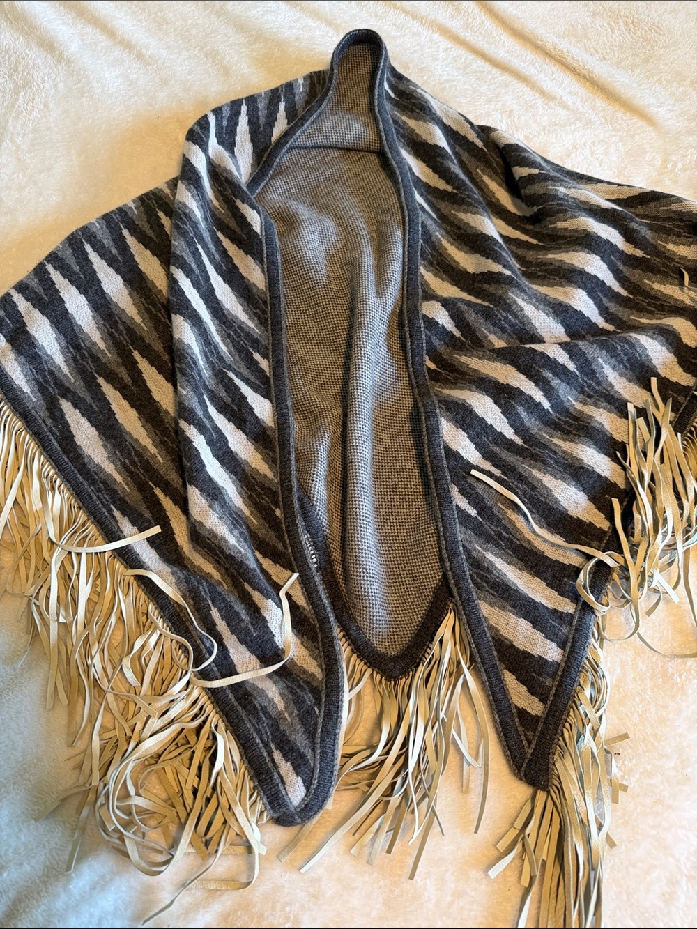 Artoria Zander 100% Cashmere Zebra Print Fringe Poncho Cape Made in Italy